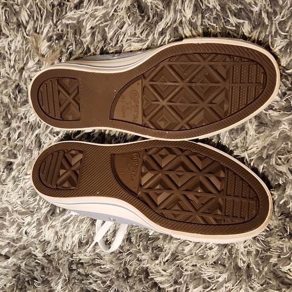 Gorgeous light blue Converse - Picture 2 of 4